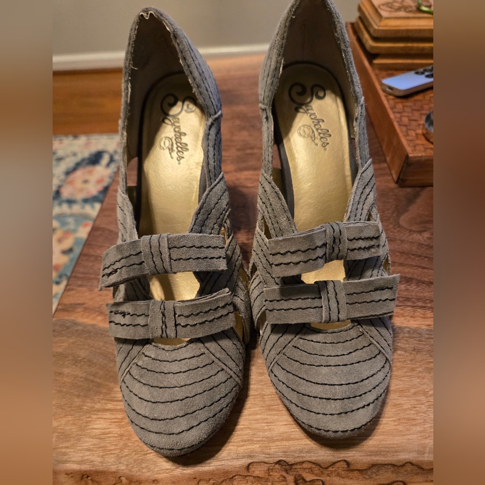 Seychelles Women's Gray Striped Shoes